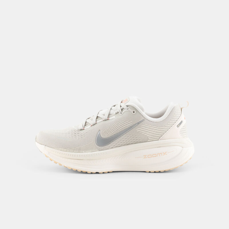 Nike Vomero 18, beige/argento