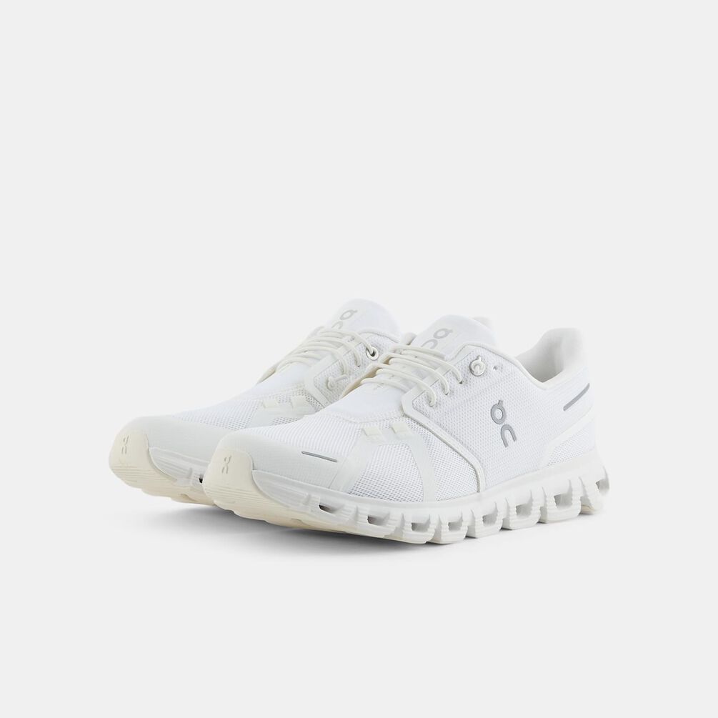 On Cloud 6, bianco
