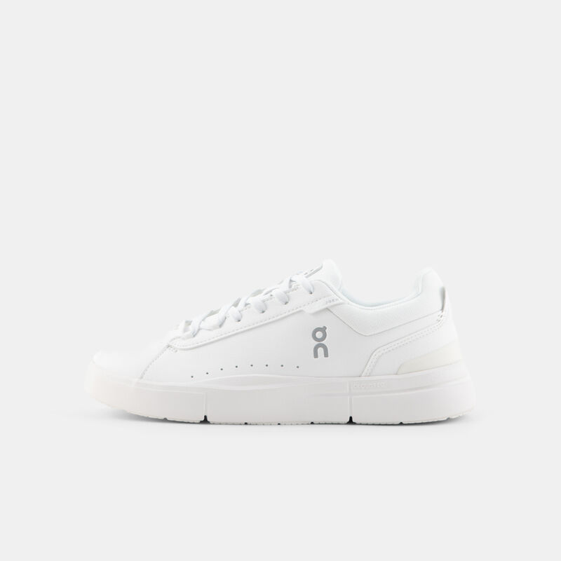 On THE ROGER Advantage, bianco