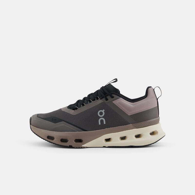 On Cloudnova X, marrone