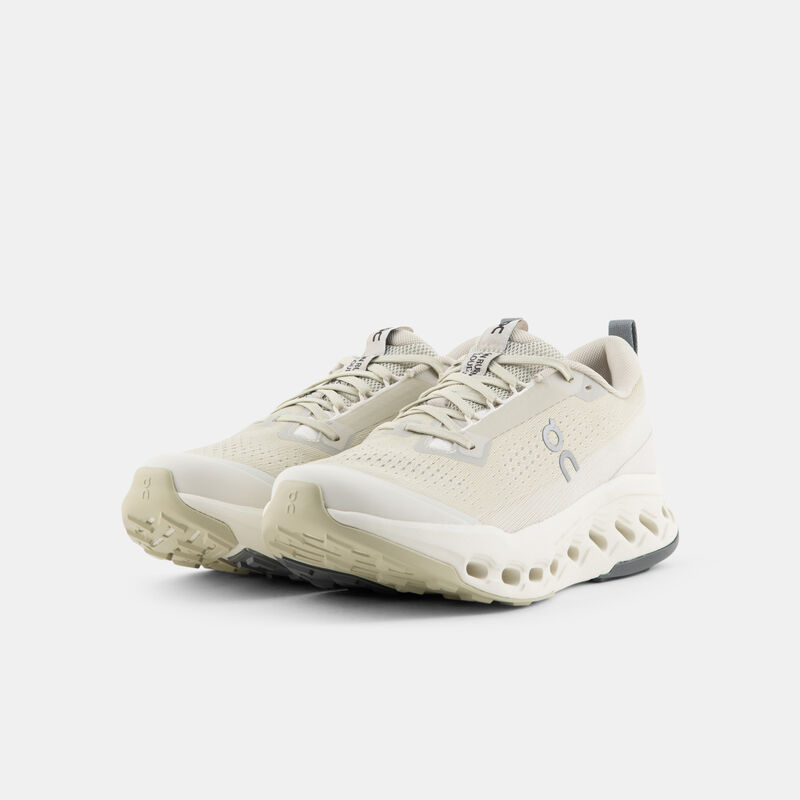 On Cloudsurfer Trail 2, beige/grigio