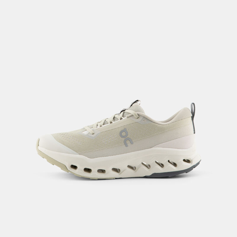 On Cloudsurfer Trail 2, beige/grigio