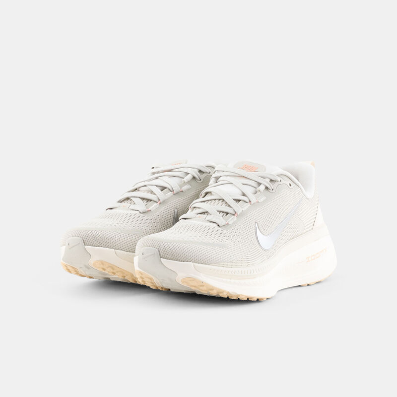 Nike Vomero 18, beige/argento