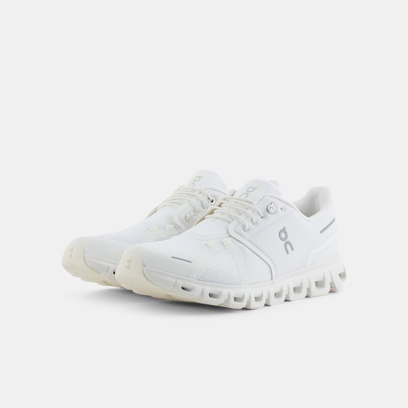 On Cloud 6, bianco