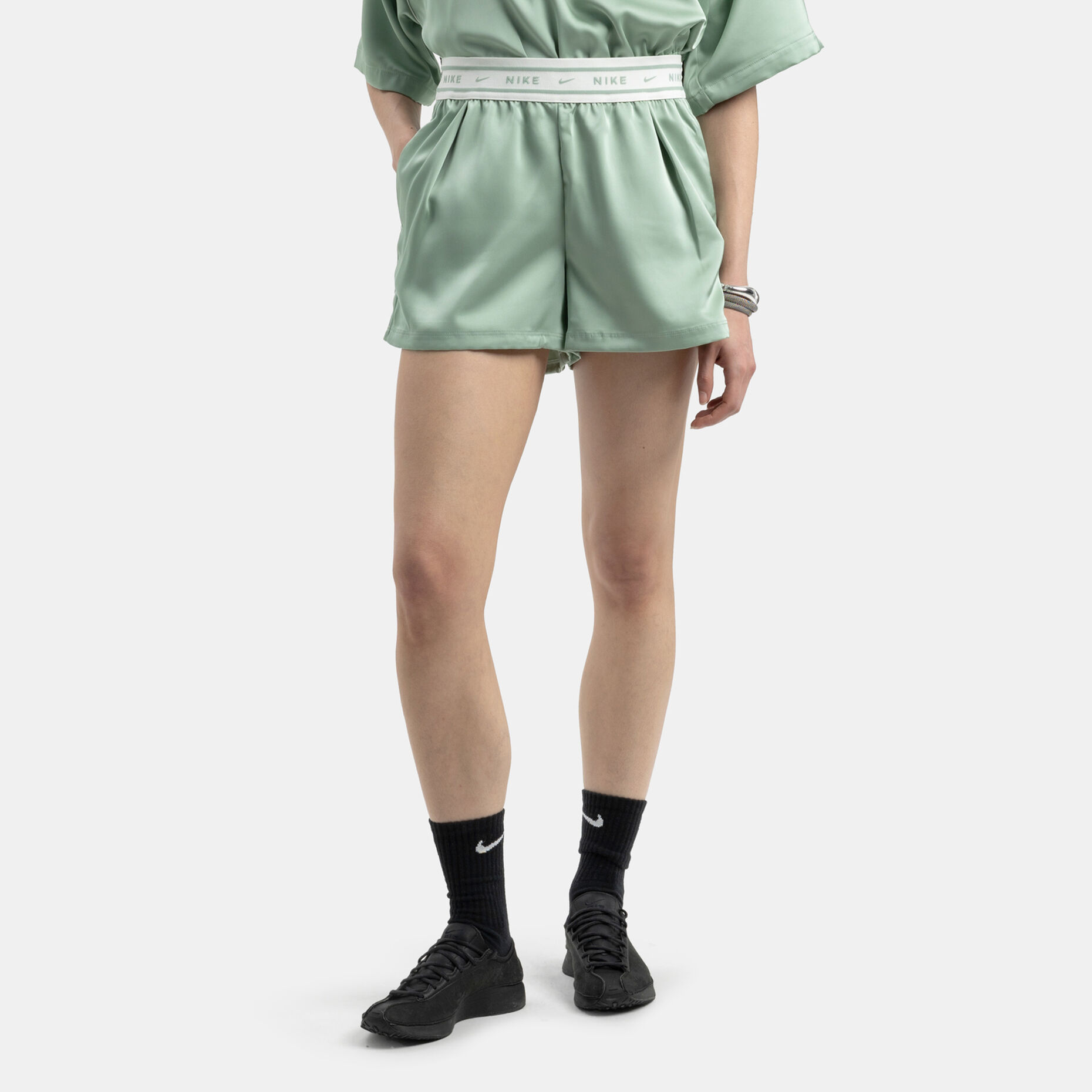 Short Nike Sportswear Mid-Rise Satin, verde/bianco