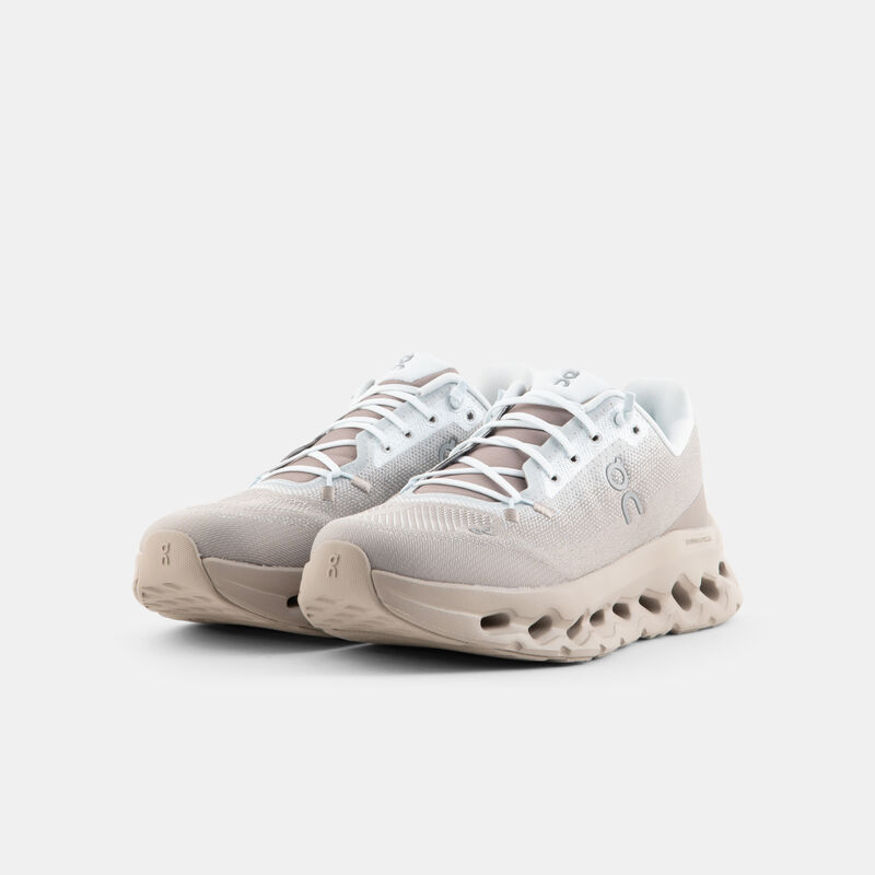 On Cloudtilt, beige/marrone/bianco