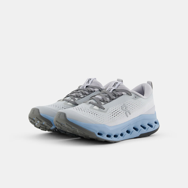 On Cloudsurfer Trail 2, grigio/celeste