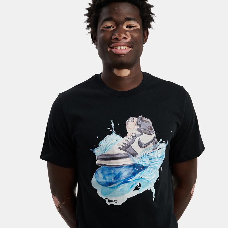 T-shirt Jordan Flight Essentials AJ1, nero/rosso/azzurro