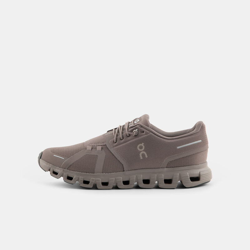 On Cloud 6, marrone