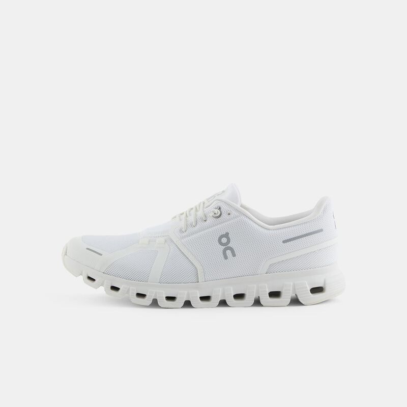 On Cloud 6, bianco
