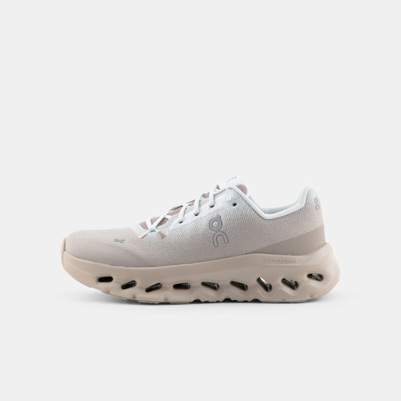 On Cloudtilt, beige/marrone/bianco